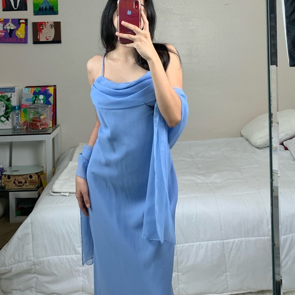 Formal dress - Picture 2 of 5